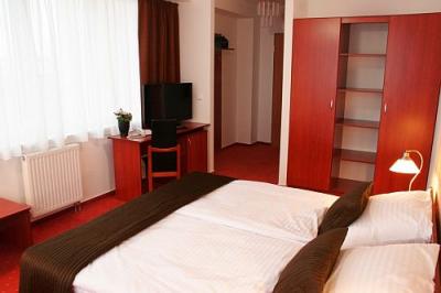 Billiges Hotelzimmer in Canada Hotel Budapest mit hervorragender Verkehrsverbindung und freiem Parkplatz  - Canada Hotel Budapest - 3-Sterne Canada Hotel Budapest auf der Soroksari Straße mit Einführungspreis