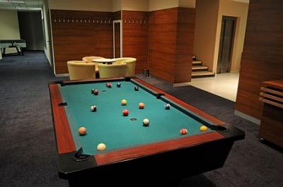 Salle de billard de l'Hôtel CE Plaza au lac Balaton pour passer agréablement le temps libre - ✔️ Ce Plaza Siófok lac Balaton**** - hôtel de bien-etre CE Plaza 