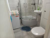 Completely renovated bathroom in the bargain apartment