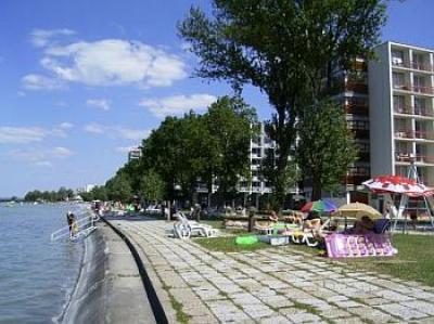 Hotel Lido Siofok - driesterren hotel direct aan de oever van het Balatonmeer, Hongarije - Hotel Lido Siofok - Lido Siofok - een goedkoop hotel aan de zuidelijke kant van het Balaton-meer