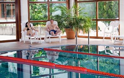 Piscină în Hotelul Club Tihany la lacul Balaton - wellness la Balaton - Hotel Club Tihany - ✔️ Club Tihany Bungalows**** - Tihany - Balaton 