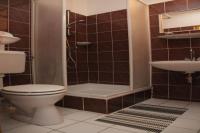 Hotel Corvinus Zalaszentgrót – elegancka łazienka w Zalaszentgrót