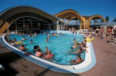 Fine settimana a Bukfurdo - piscina all'aria aperta a Bukfurdo - Pacchetti del Corvus Hotel  - Corvus Hotel Buk Bukfurdo - benessere e cure a Bukfurdo 