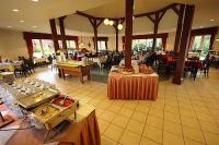 Restaurant în hotelul de 3 stele în hotelul Corvus din Bukfurdo, Ungaria