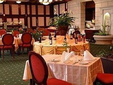 Margaretha-eiland - Brasserie - Grand hotel spa thermal hotel - Margaretha-eiland Grand And Thermal Hotel - Hongarije - ✔️ ENSANA Grand Hotel Margitsziget**** Budapest - Grand Hotel Budapest, Hongarije