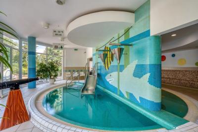 Piscina infantil-Termal Hotel Aqua Heviz- Termal hotel en Heviz - ✔️ ENSANA Hotel Termale Aqua**** Heviz - Danubius Health Spa Resort Hotel Aqua Heviz 