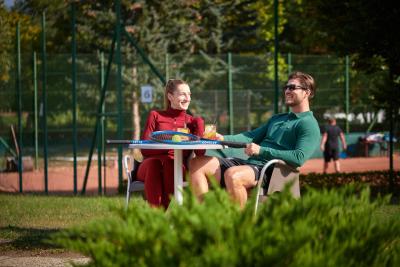 Campo de tennis - Danubius Hotel Buk - ✔️ Danubius Hotel Bük**** ✔️ hotel en Bükfürdő
