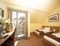 Hôtel Erzsebet Kiralyne - salle disponibe avec balcon avec réservation online dans le centre de Godollo