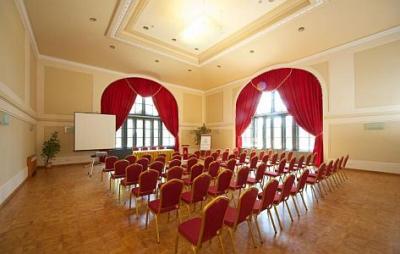 Sala de conferencia alquila en Godollo en un ambienete elegante y silencio cerca de Budapest - ✔️ Hotel Erzsebet Kiralyne*** Godollo - Descuneto hotel de tres estrellas en Godollo, cerca de Fórmula 1