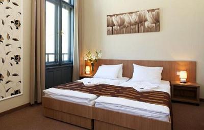 Hotel Erszebet Kiralyne - Unterkunft in Gödöllö zu günstigen Preis - ✔️ Hotel Erzsebet Kiralyne*** Gödöllö - billiges 3-Sterne Hotel für die Zeit von Formel1 in Gödöllö