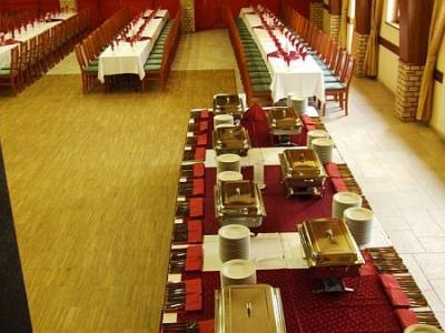 Cheap conference room in Ujhartyan with a capacity of 400 persons - Hotel Ujhartyan Kozpont is ideal for family gatherings, weddings and conferences - Falukozpont Hotel Ujhartyan - Discount hotel near M5 highway, only 15 minutes from Budapest