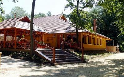 Restaurant von Forster Schlosshotel in Bugyi - Jagd-Gasthaus mit feinen Speisen - Forster Vadaszkastely Bugyi - Forster Jagdschloss Bugyi