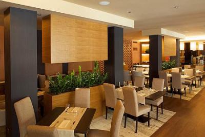 Hotel Sheraton - restaurante de hotel en Kecsekemet a precio descuento en un enterno lujo - ✔️ Sheraton Hotel Kecskemet**** - Four Points by Sheraton Kecskemet Hotel con precio descuento