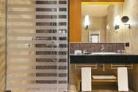 Four Points by Sheraton Hotel Kecskemet - elegant bathroom