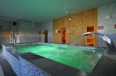 Kasteelhotel Fried - jacuzzi van het 4-sterren kasteelhotel met een eigen wellnessafdeling in Simontornya, Hongarije - ✔️ Fried Kasteelhotel Simontornya - kasteelhotel en restaurant in een prachtig Frans park in Simontornya, Hongarije