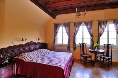 Hotel castel romantic în Simontornya - camere duble, elegante în Hotel Castel Fried - ✔️ Fried Hotel de Castel Simontornya - hotel elegant de patru stele , de tip castel la un preţ accesibil în Simontornya