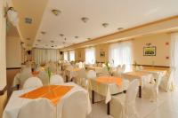 Hotel Castel Fried în Simontornya - restaurant cu mâncăruri tradiţionale, vinuri castel şi pălincă