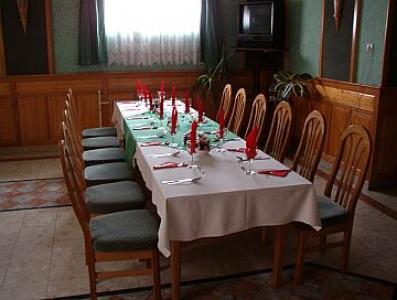 Hongrie - Le restaurant de la pension -Gida Udvar Biatorbagy - Gida Udvar Biatorbágy - Biatorbagy - pension économique près de Budapest