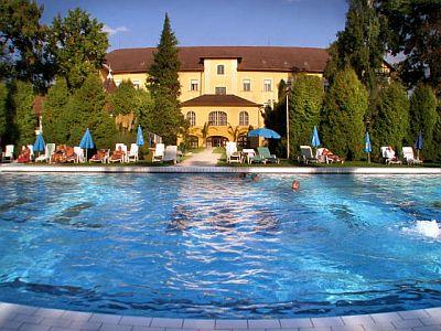 Przyxjazny dzieciom hotel Helios z basenami krytymi i odkrytymi - Hunguest Hotel Helios*** Heviz - tani hotel 3gwiazdkowy w Heviz