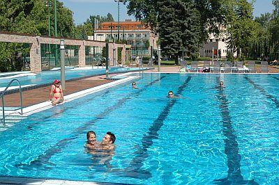 Outdoor pools - Holiday Beach Budapest - wellness hotel - Budapest - Hungary - Wellness - Conference hotel - ✔️ Holiday Beach Hotel**** Budapest - Wellness Conference Hotel with different wellness packages