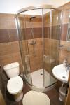 Bagno privato con doccia all'hotel tre stelle Agoston a Pecs