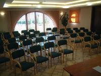 Conferentie- en evenementenzaal in het Airport Hotel Stacio in Vecses, Hongarije