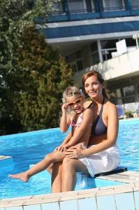 Piscină în hotelul Annabella - relaxare la Balaton în hotelul Annabella - ✔️ Hotel Annabella*** Balatonfüred - hotel pe malul lacului Balaton