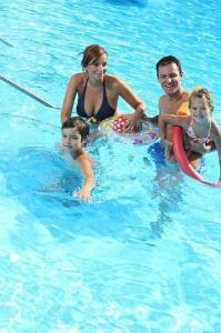 Piscina de diversión al aire libre en el Hotel Annabella en Balatonfured - ✔️ Hotel Annabella*** Balatonfüred - Hotel al lado del Lago Balaton