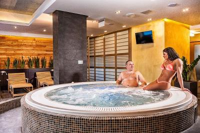 Jacuzzi - Hotel Bassiana Sarvar - czterogwiazdkowy hotel na dzielnicy zamkowej - ✔️ Hotel Bassiana**** Sárvár - Czterogwiazdkowy hotel na Węgrzech w pięknym otoczeniu