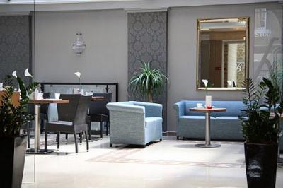 Elegante lobby van het 4-sterren The Three Corners Hotel Bristol - Hotel Bristol Boedapest in de buurt van het Station Keleti (Oost) - ✔️ Hotel Bristol Budapest - 4-sterren hotel in Boedapest vlakbij het Station Keleti (Oost)