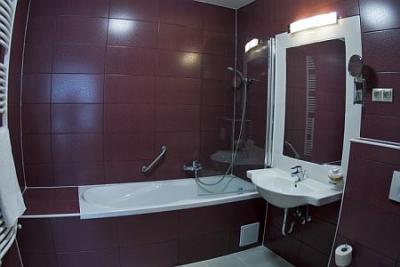 Wellness Hotel Calimbra 4* baño elegante en Miskolctapolca - ✔️ Calimbra Hotel**** Miskolctapolca - Hotel de bienestar con descuento en Miskolctapolca