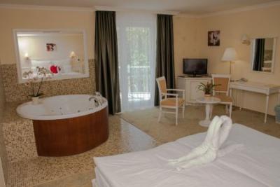 Jakuzzi hotel room in Miskolctapolca at Calimbra Wellness Hotel - ✔️ Calimbra Hotel**** Miskolctapolca - Discounted wellness hotel in Miskolctapolca