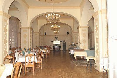 Yellow Hall in Hotel Park Eger - restaurant - 4-star hotel - Hotel Eger**** Park Eger - Wellness hotel in the inner city of Eger 