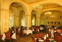 Restaurante elegante  en el Hotel Park Eger - Hotel de 4 estrellas en Eger