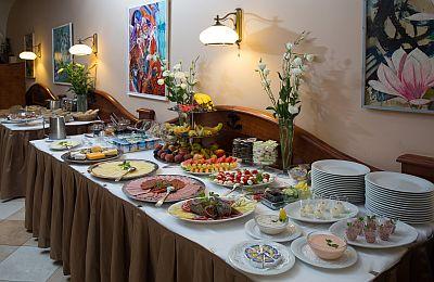 Hotel and restaurant in Gyor - Hotel Fonte *** - rich breakfast - Hotel Fonte*** Gyor - Hotel Fonte in the historical downtown of Gyor