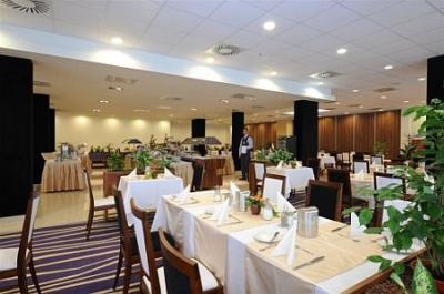 Restaurant în hotelul Hunguest Hotel Forras din Szeged - ✔️ Hunguest Hotel Forras**** Szeged - Hotel termal şi wellness în Szeged