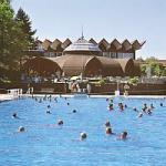 Piscina al aire libre en el Hotel Freya Zalakaros - Hotel Termal