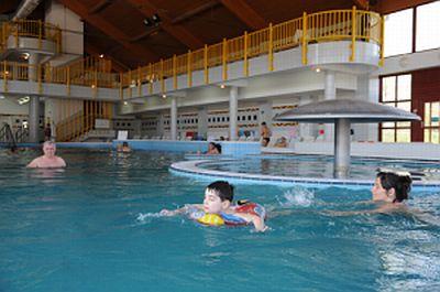 Piscină în hotelul Termal şi Wellness Hotel Freya din Zalakaros - ✔️ Hunguest Hotel Freya*** Zalakaros - hotel termal ieftin în Zalakaros