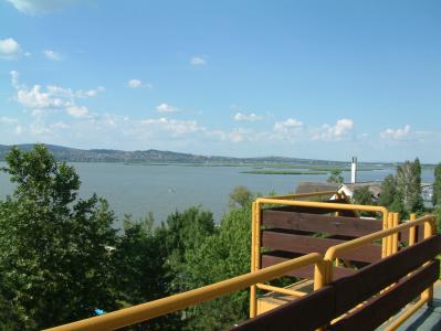 Panoráma a Hotel Piramisból a Velencei tóra Gárdonyban - Piramis Hotel Gárdony - Akciós szállás a Velencei tó partján Gárdonyban