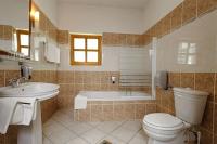 Gastland M0 - the bathroom of Hotel Gastland M0 - Szigetszentmiklos - Hungary