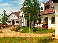 Gastland M1 Restaurant and Hotel - 3-star hotel in Paty