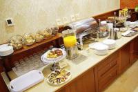 Mic dejun de buffet bogat în hotelul Gold Wine & Dine - Hotel Gold Wine & Dine Budapest 