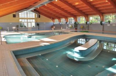 Hotel Hajnal Mezokovesd - Schwimmbad im Thermal- und Wellnesshotel Mezokovesd - Schwimmbad - ✔️ Hotel Hajnal*** Mezőkövesd - Wellnesshotel in der Nähe des Zsory Bades in Mezökövesd