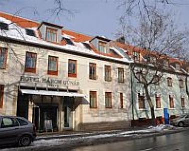 Hotel Harom Gunar und Konferenzhaus - 4gestirntes Hotel in der Innenstadt von Kecskemet - ✔️ Hotel Három Gúnár**** Kecskemét - Konferenzzentrum Kecskemet 