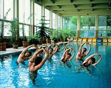 Ginnastica acquatica all'Hotel Helikon a Keszthely - hotel di riposo con propria spiaggia a Keszthely - Balaton - ✔️ Hotel Helikon**** Keszthely - albergo 3 stelle a Keszthely Lago Balaton