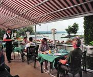 Terrazza e ristorante all'Hotel Helikon a Keszthely - hotel con vista panoramica sul Balaton