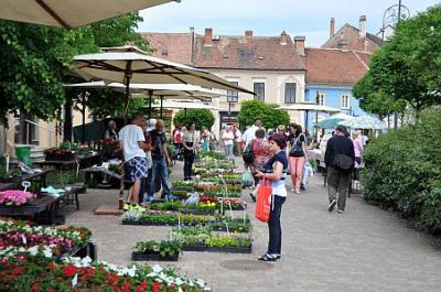 Vorhalle des 3-Sterne-Hotels Irottkö in Köszeg, auf dem historischen Hauptplatz der Stadt - ✔️ Hotel Írottkő*** Kőszeg - 3-Sterne Hotel im Zentrum von Köszeg mit Wellness-Dienstleistungen