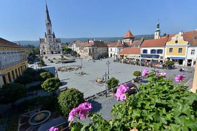 ホテルのテラスKoszegクーセグ　　ホテル　イロットクー - ✔️ Hotel Írottkő*** Kőszeg - コゼットの中心部にあるウェルネスホテル3軒