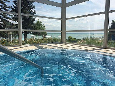 4* Wellness Hotel Marina-Port con jacuzzi en Balatonkenese - ✔️ Hotel Marina Port**** Balatonkenese - hotel wellness de 4 estrellas alrededor del lago Balaton