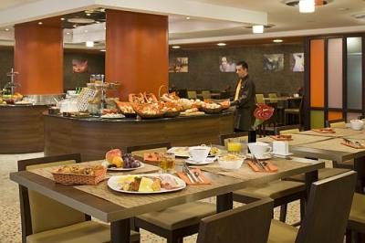 Prima colazione - Hotel Mercure Budapest City Center - albergo 4 stelle a Budapest - ✔️ Hotel Mercure Budapest City Center - Hotel Mercure nel cuore di Budapest